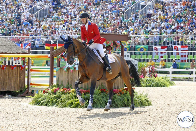 Several horses looked a bit tired on the last day in Rio, and Azur was one of them. But, she still fought; ending with only four faults in the first round. 
