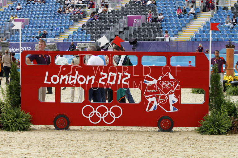 The fence design at the London Olympics has been out of this world! Take a look at the amazing fences used in the individual final, starting with the London Bus.