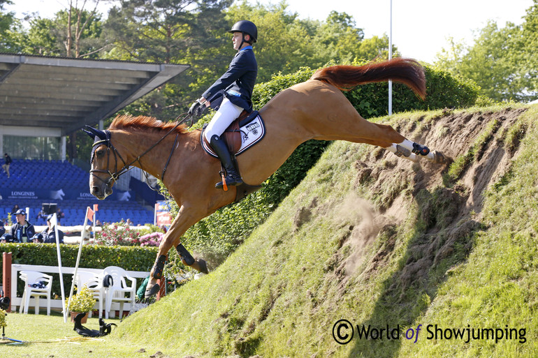 Grand Balou 4 decided to jump almost all the way from the top so it was just for Johan-Sebastian Gulliksen to hold on.
