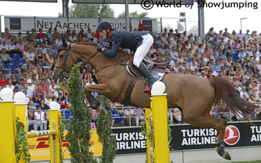 Kevin Staut and Estoy Aqui de Muze had four faults in the first round. 