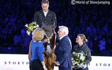 Sterrehof's Opium during his retirement ceremony at Jumping Amsterdam