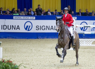 Gudrun Patteet and Sea Coast Pebbles Z won the Championat of Dortmund. Photo (c) Stefan Lafrentz.