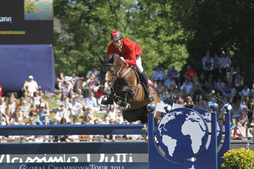 Christian Ahlmann and Taloubet Z in Hamburg in 2011.