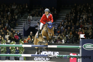 The winner of the second part of the Longines FEI World Cup Final in Lyon: Kent Farrington and Voyeur. 