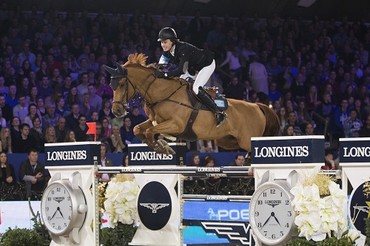 Lindelow Douglas (SWE) - Casello - (c) Dirk Caremans/FEI