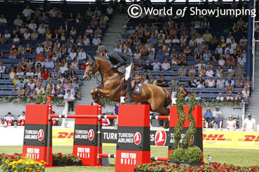 Epleaser van't Heike with Frank Schuttert in the saddle.