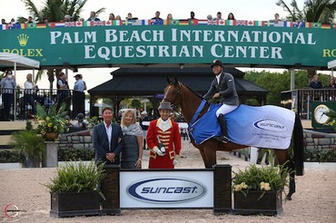 Kent Farrington and Waomi in their winning presentation with Tom and Jeannie Tisbo of Suncast® and ringmaster Gustavo Murcia. Photo (c) Sportfot.