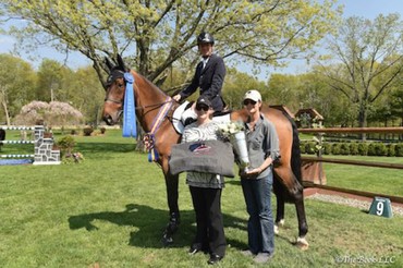 Beat Mändli and Zander during the winner's presentation. Photo (c) The Book, LLC.