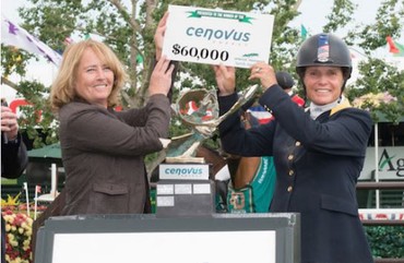 Leslie Howard accepts her winning prize from Sheila McIntosh, Executive Vice President, Environment & Corporate Affairs, Cenovus. Photos © Spruce Meadows Media Services.