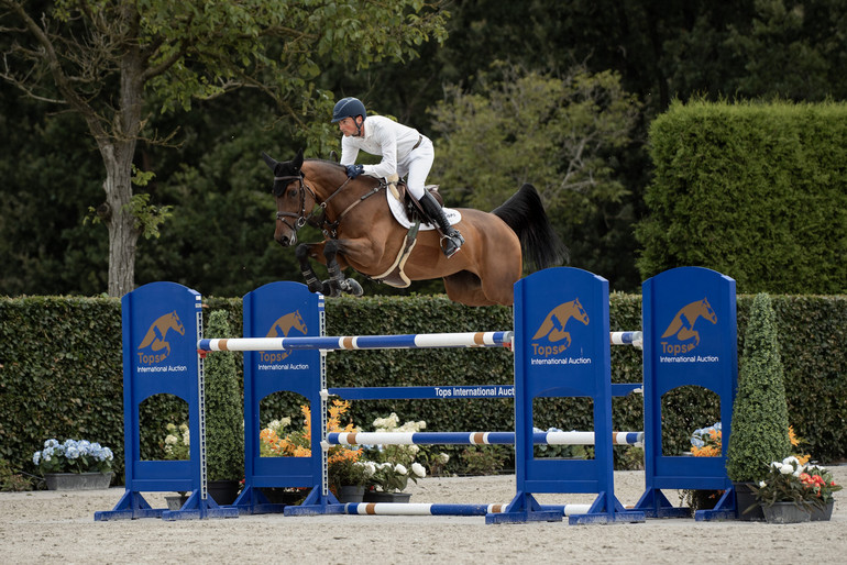 Photo © Tops International Auction