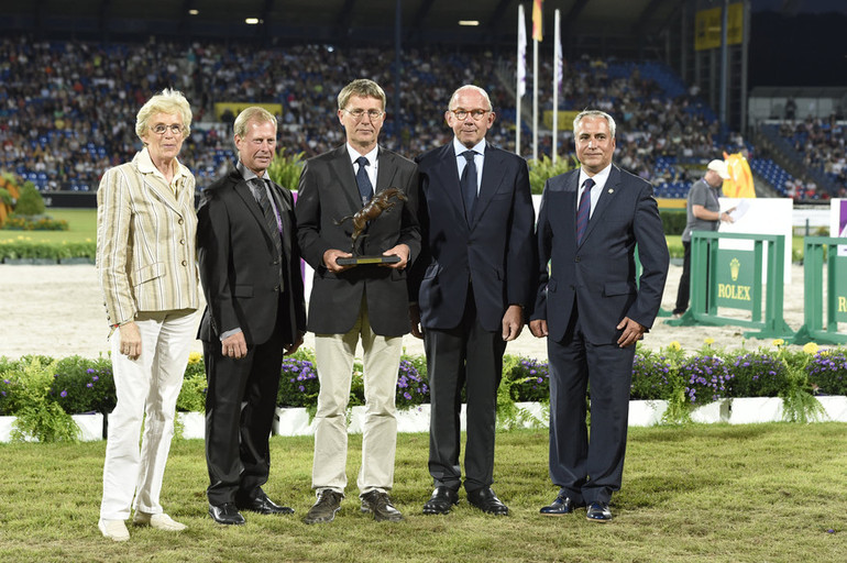 Jan Lüneburg, the president of the Holsteiner Association, receives the 2014 JOC Owner of the Year Award at Aachen. Presenting the Award is (from left) Madeleine Winter-Schulze representing the JOC, Rolf-Göran Bengtsson, Jan Lüneburg, Pierre Genecand representing the JOC and FEI President Ingmar De Vos.