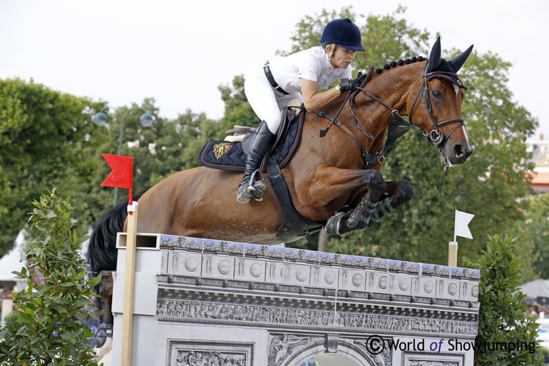 Edwina Tops-Alexander with Lintea Tequila. Photo (c) Jenny Abrahamsson.