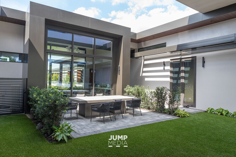 Photo © Jump Media