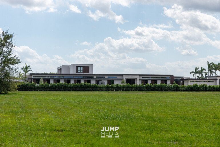 Photo © Jump Media