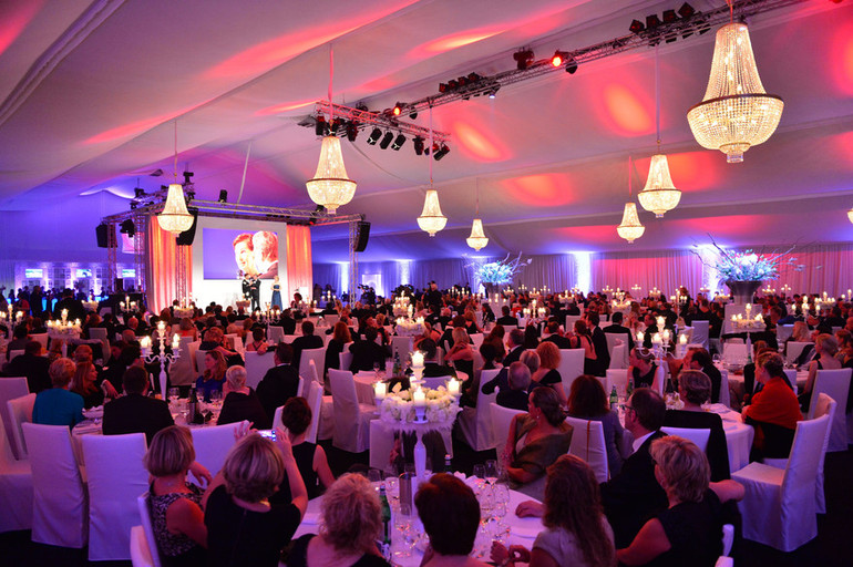Festive atmosphere during the annual P.S.I. Chartity gala dinner.
