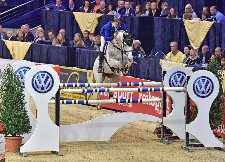 Christian Ahlmann won the Volkswagen Grand Prix in Braunschweig aboard Colorit. Photo (c) Fotodesign-Feldhaus.