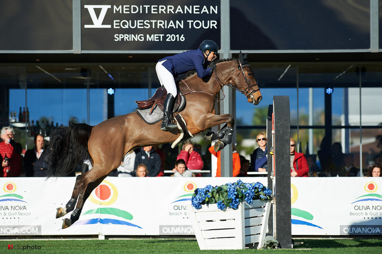 Sultan de Chateau on the way to victory in the Stephex Grand Prix in Oliva with Laurent Guillet in the saddle. Photo (c) Hervé Bonnaud / www.1clicphoto.com.