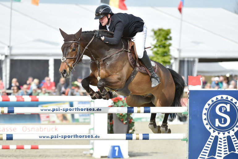 Guido Klatte jr. and Coolio on their way to victory in Hagen. Photo (c) Karl-Heinz Frieler.