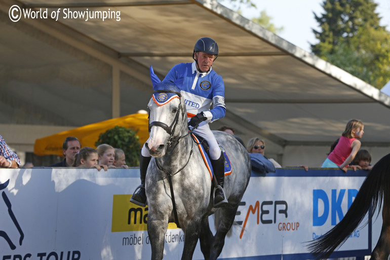 John Whitaker and Cassinis Chaplin at the warm-up. 