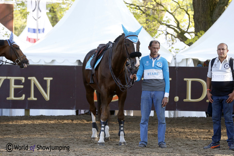 Bosty's groom Claude waiting with Sunshine du Phare.