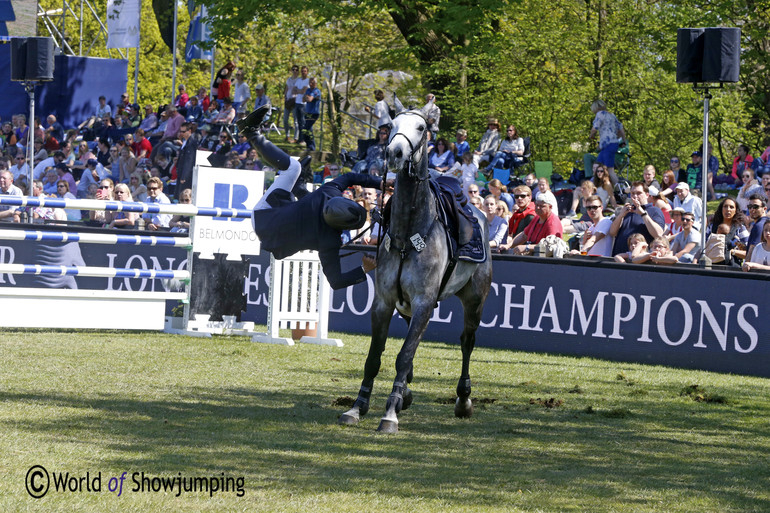 It was very slippy after one oxer in the second phase and several horses stumbled there; Atengo T (Acorado's Ass x Continue) so bad that Gilbert Tillmann flew off. Luckily, none of them were injured. 