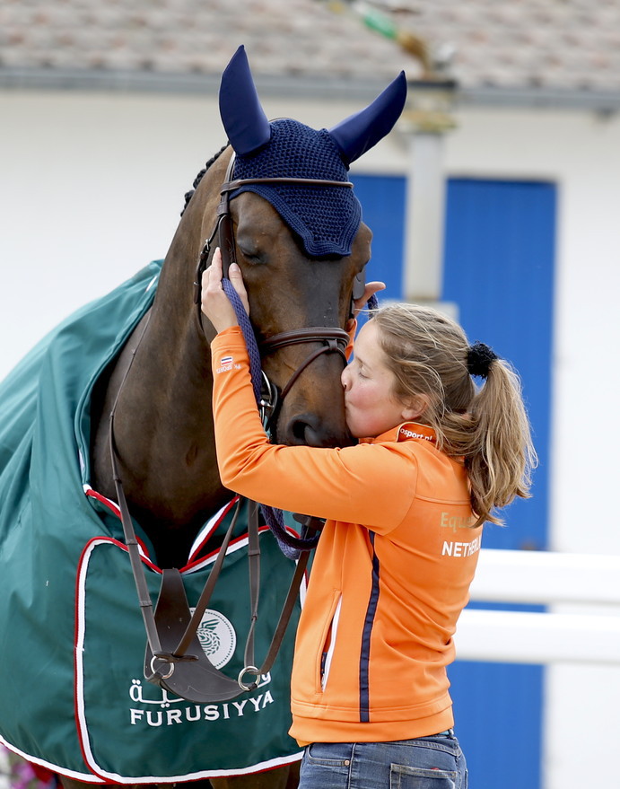 Kisses from Aurelie for VDL Groep Zidane N.O.P.  Photo (c) Tiffany van Halle