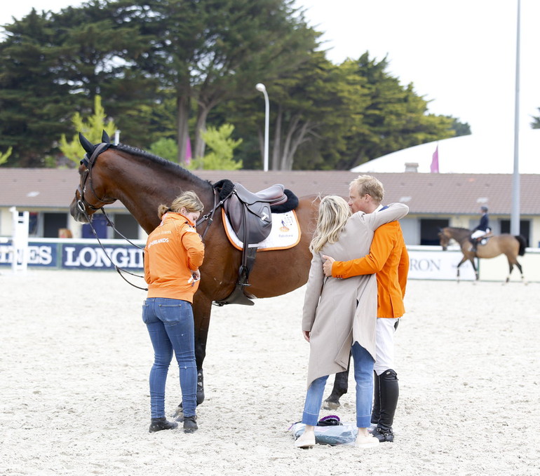 And kisses for Willem Greve! Photo (c) Tiffany van Halle.