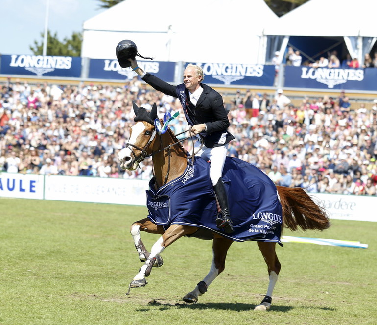 Jerome Guery celebrates his Grand Prix win in La Baule with Grand Cru van de Rozenberg. All photos (c) Tiffany van Halle for World of Showjumping. 