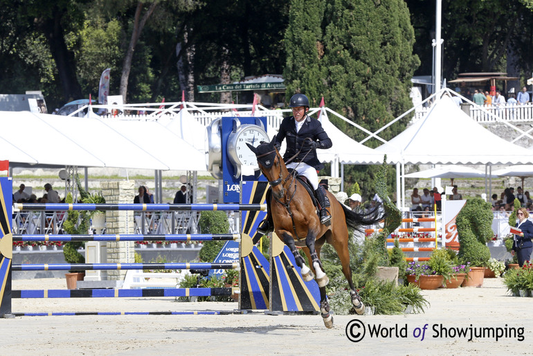 Gerco Schröder's Glock's Lausejunge got an early fault on the second fence - the one on the photo - and it looked like he got really angry with himself after. The rest of the course he jumped fantastic. 