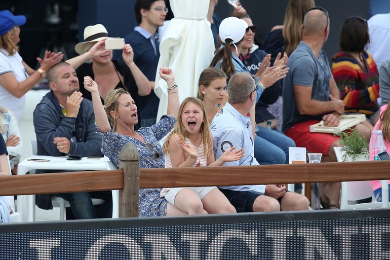 Crowds. Photo (c) Filippo Gabutti/LAOHS.