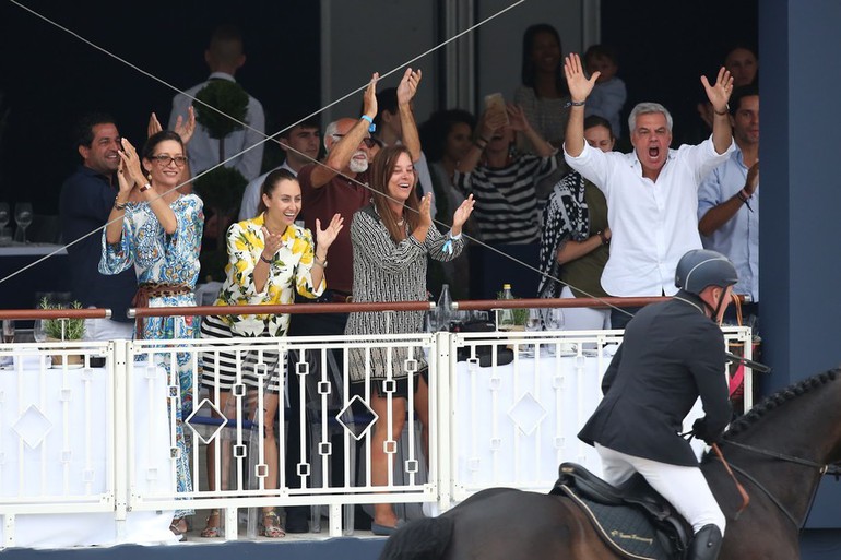 Cheering on John Whitaker. Photo (c) Filippo Gabutti/LAOHS.