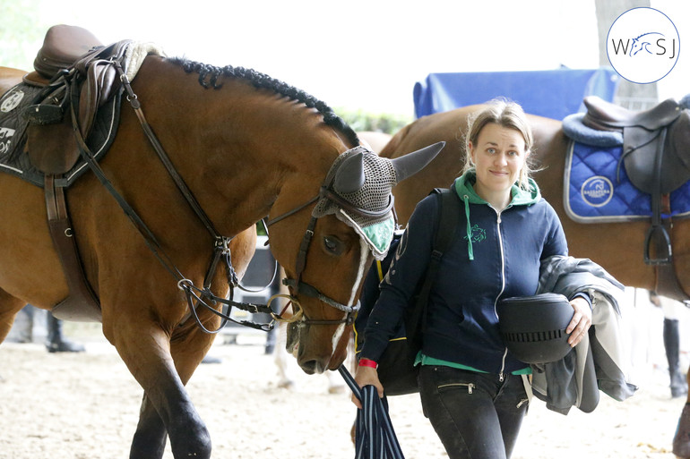 Nanna Nieminen is grooming for Henrik von Eckermann and here she starts the long walk back to the stable with Lord Chambertin 2.