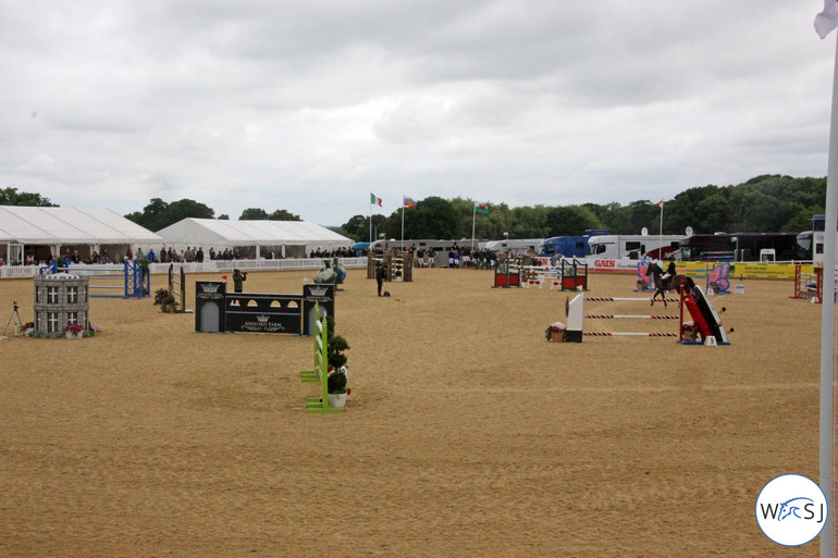 (c) World of Showjumping