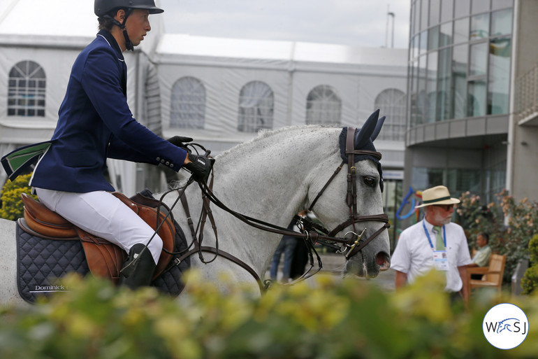 A focused Martin Fuchs on his way into the second round. After a super first round with Clooney the Swiss rider had only 1 time penalty. Unfortunately Clooney decided to go for the ingate after the penultimate fence and Martin was forced to make a circle to jump the final oxer, with the result of 9 penalties. 