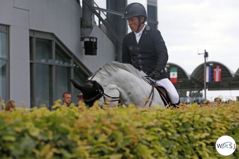 All pressure on Gerco Schröder. After only one time fault in the first round he knew he would win the Grand Prix if he could produce a clear second round. But it was not Gerco's day. He had to add four faults to his total score, pushing him all the way down to 12th. 