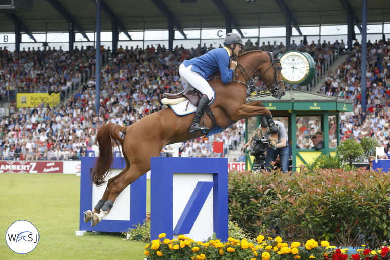 Christian Ahlmann and Epleaser van't Heike over the open water. 