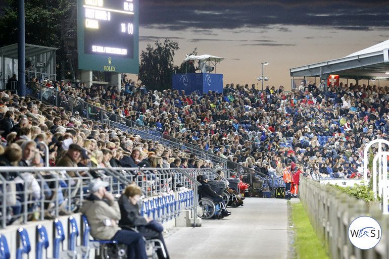 The stadium was packed to the very last seat. 