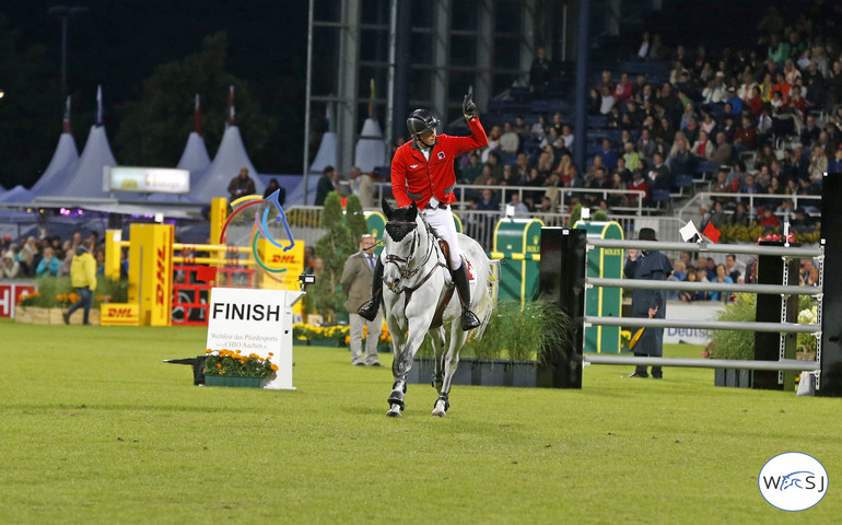 Martin Fuchs celebrating his clear second round with Clooney.  Switzerland finally endend 5th. 