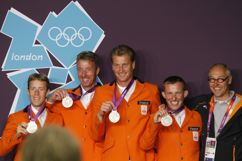 The Dutch with the silver: Maikel van der Vleuten, Jur Vrieling, Marc Houtzager, Gerco Schröder and Chef d'Equipe Rob Ehrens.