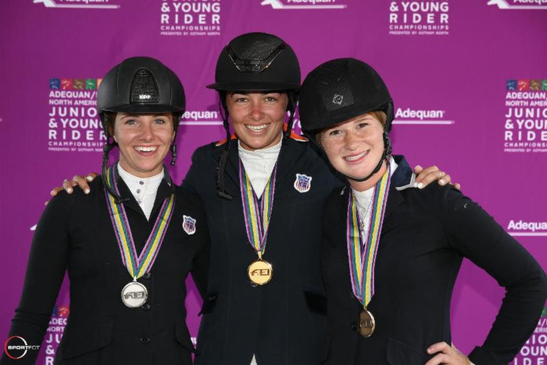 Delaney Flynn, Sophie Simpson, and Jennifer Gates after their medal presentation ceremony. Photo (c) Sportfot.
