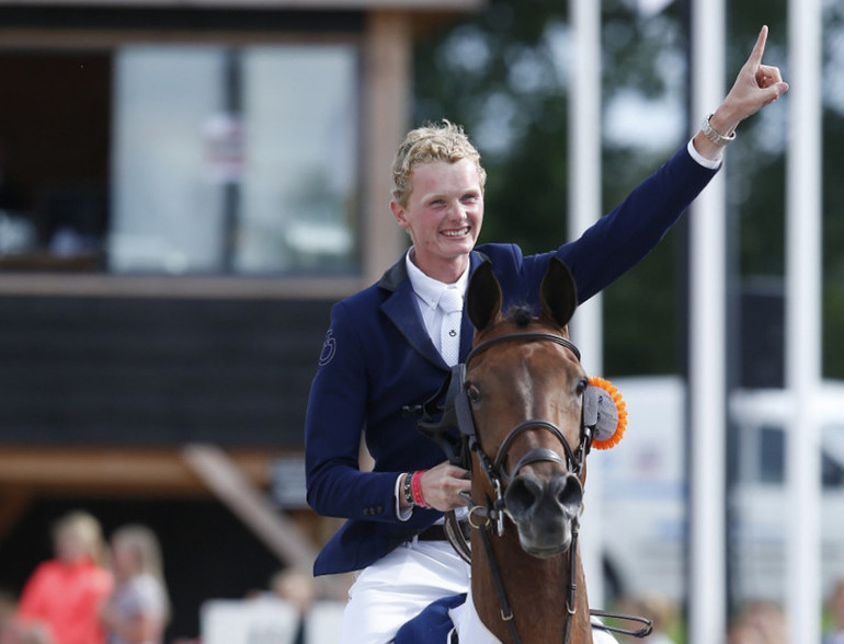 Frank Schuttert with Winchester. Photo (c) FotoTrailer.