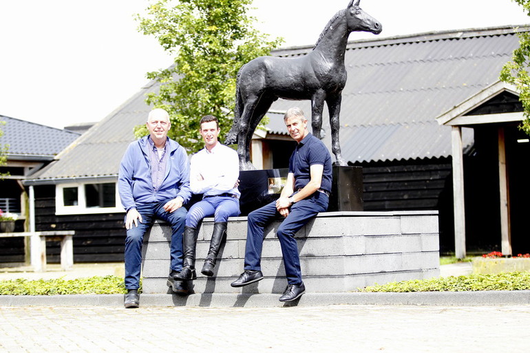 Kees van den Oetelaar together with Eric jr. and Eric van der Vleuten. Photo (c) Future Sport Horse Sales.