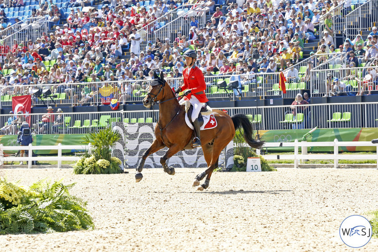 Reigning Olympic Champions Steve Guerdat (SUI) and Nino des Buissonnets delivered with a clear round.