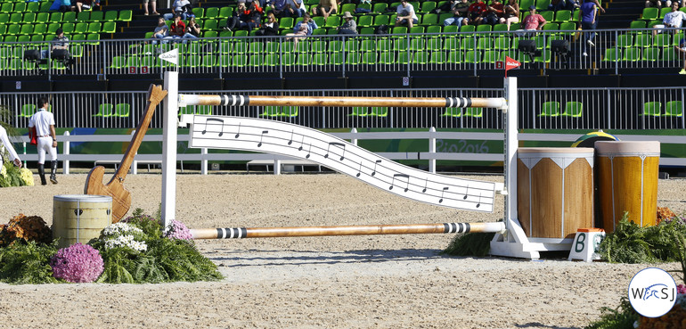 Don't think that anyone walking the course could believe that this fence would cause so much problems: The 11b that send a lot of riders out of the Games. 