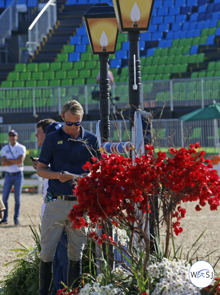 Peder Fredricson putting all the details on paper - as he always does. It worked as well; the Swedish rider was clear.