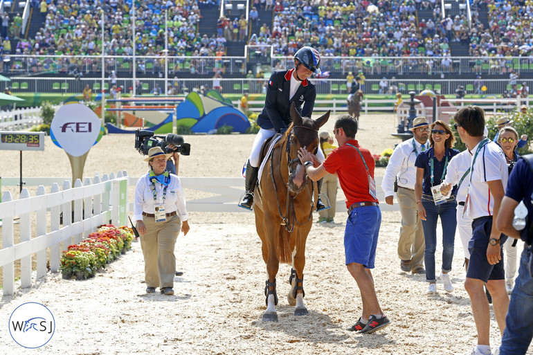 The bad luck has finally turned for Penelope Leprevost who delivered a beautiful clear round with Flora de Mariposa. 