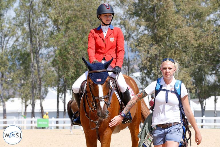 Team Davis on the way to the ring. Photo (c) Jenny Abrahamsson.