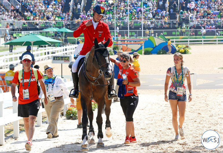 Caroline makes sure to let Taloubet know how much his clear jump-off is appreciated. Photo (c) Jenny Abrahamsson.