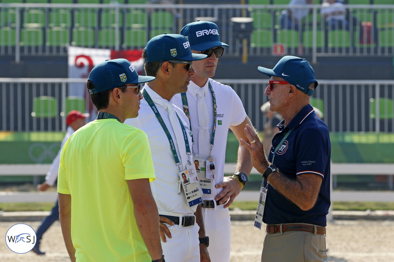 When George Morris speaks, you listen! 3/4 of the Brazilian team with Eduardo Menezes, Doda de Miranda and Stephan de Freitas Barcha. 