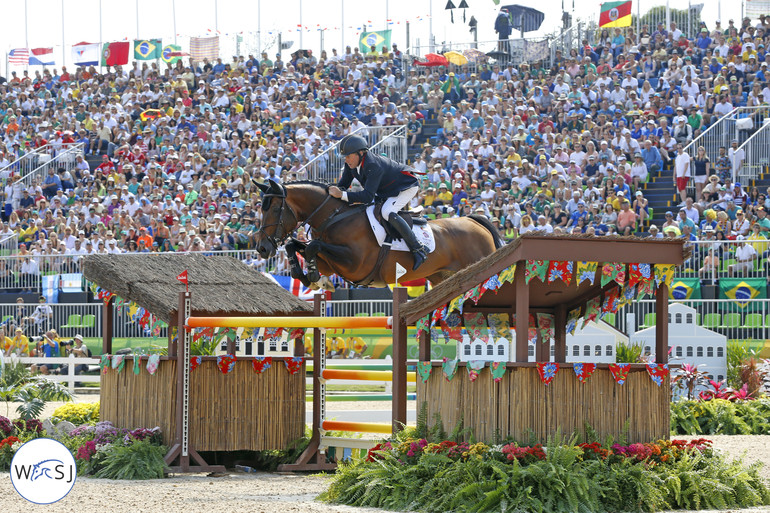 The come-back kings: Gold medal winners Nick Skelton and Big Star in action during the first round. 